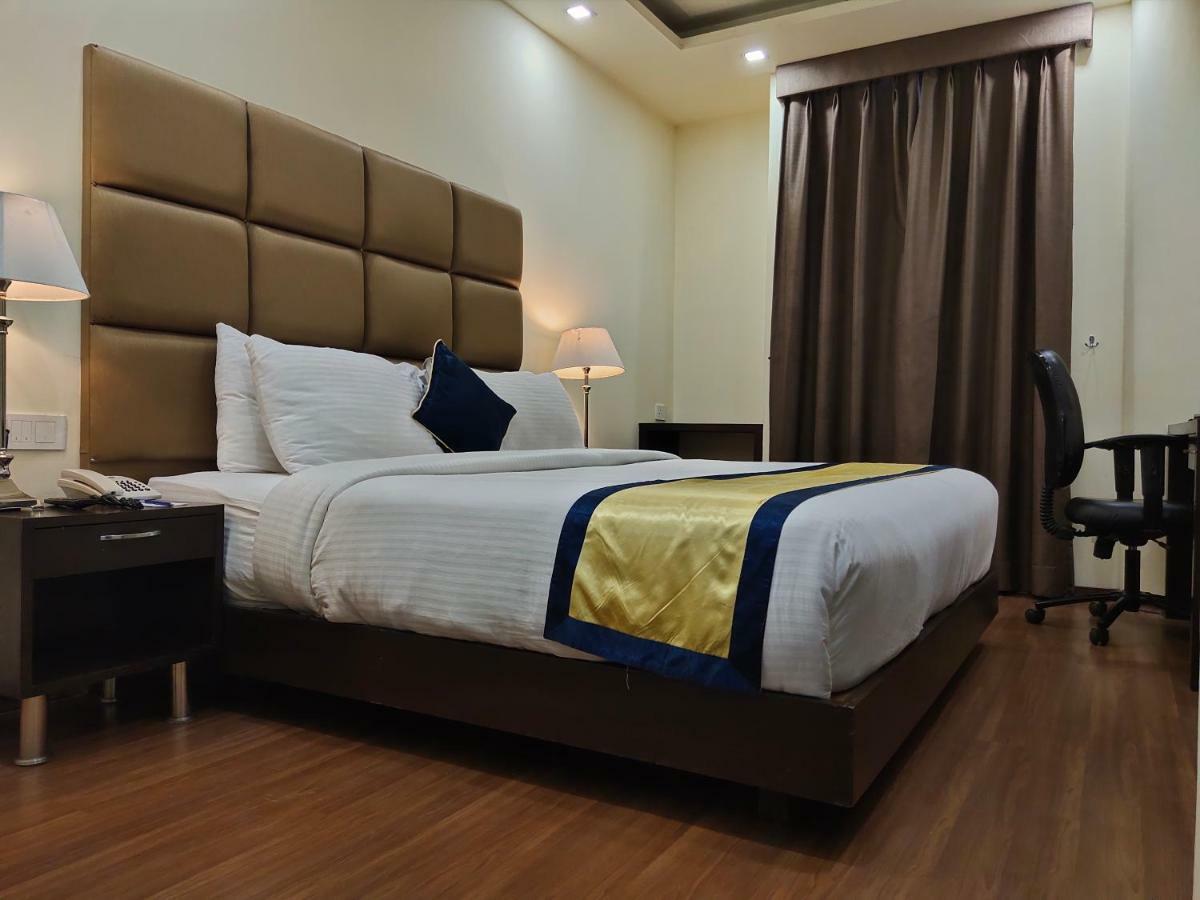 Days Hotel By Wyndham, ג'לנדהר מראה חיצוני תמונה